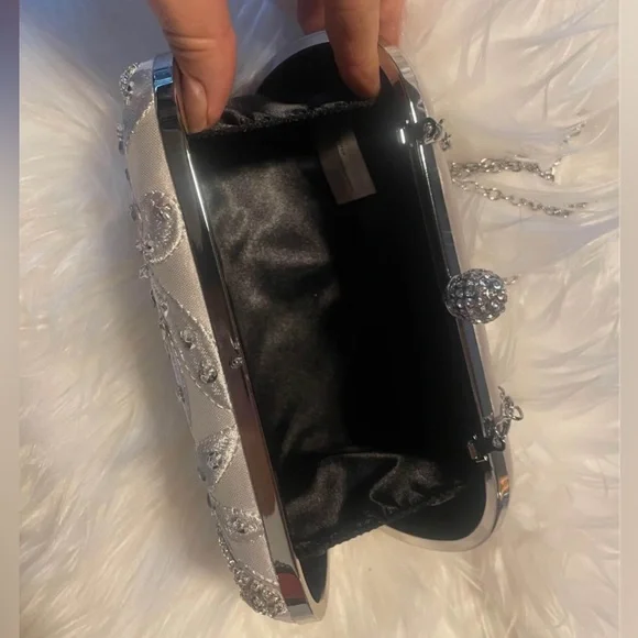 💎 Satin sequinned and crystal purse/clutch NWOT - Picture 4 of 6